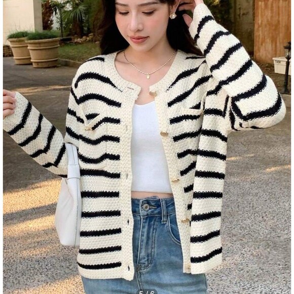 Dazy Womens Cardigan Sweater White Black Striped Size Medium Button Pockets - Picture 3 of 16